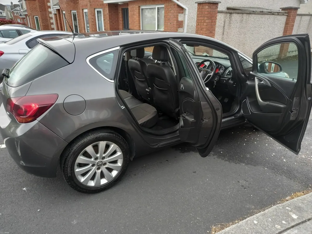 Opel Astra 2012 Diesel CDTI Half leather - Image 3