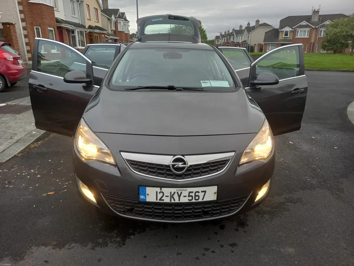 Opel Astra 2012 Diesel CDTI Half leather - Image 4