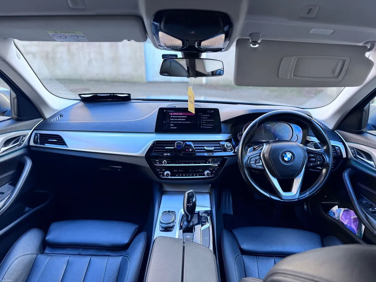 BMW 5-Series 520D - Image 2