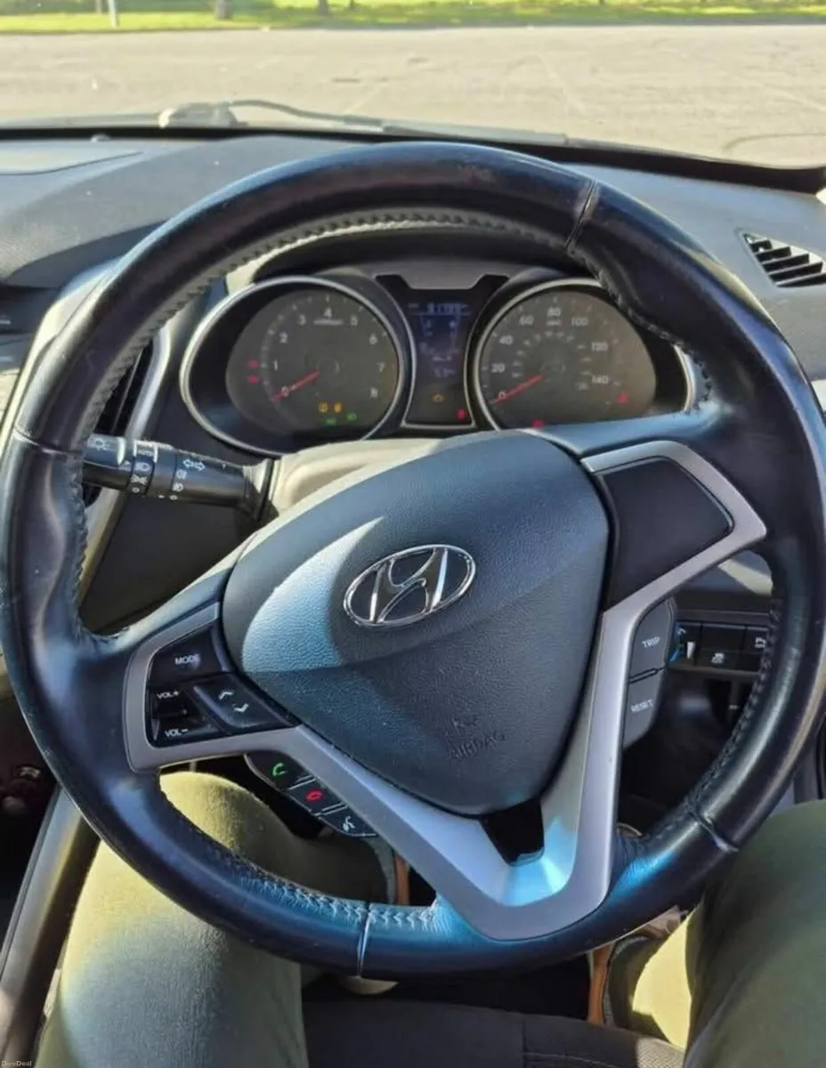 Hyundai Veloster 2013 NCT June 2026 • Tax Dec 2025 - Image 3