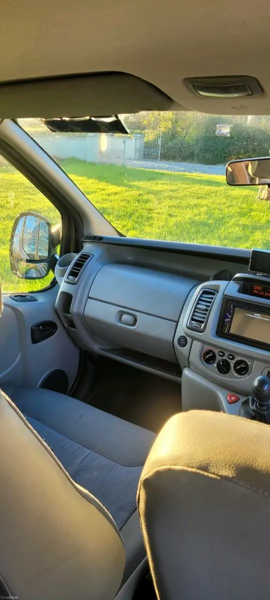 Opel vivaro 9 seater - Image 4