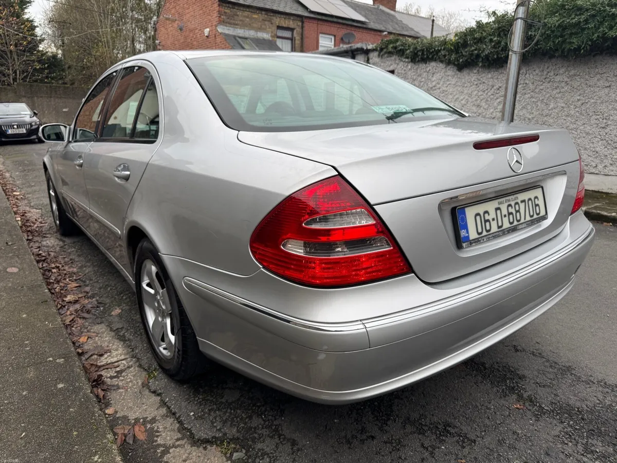 06 Mercedes E-Class E200 - Excellent Condition - Image 2