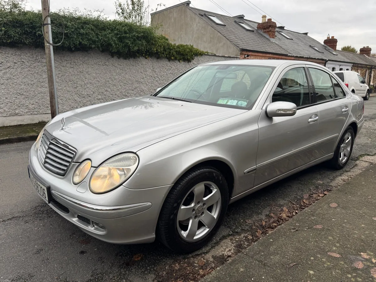 06 Mercedes E-Class E200 - Excellent Condition - Image 3