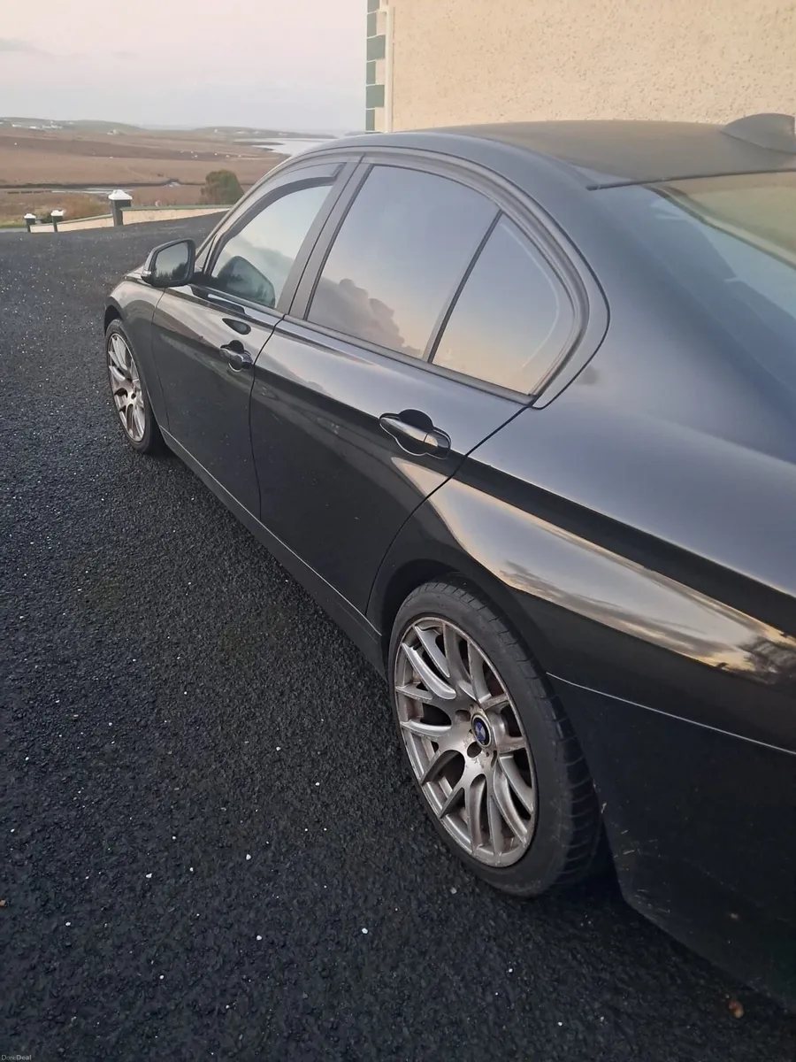 BMW 320D 2013 - Image 2