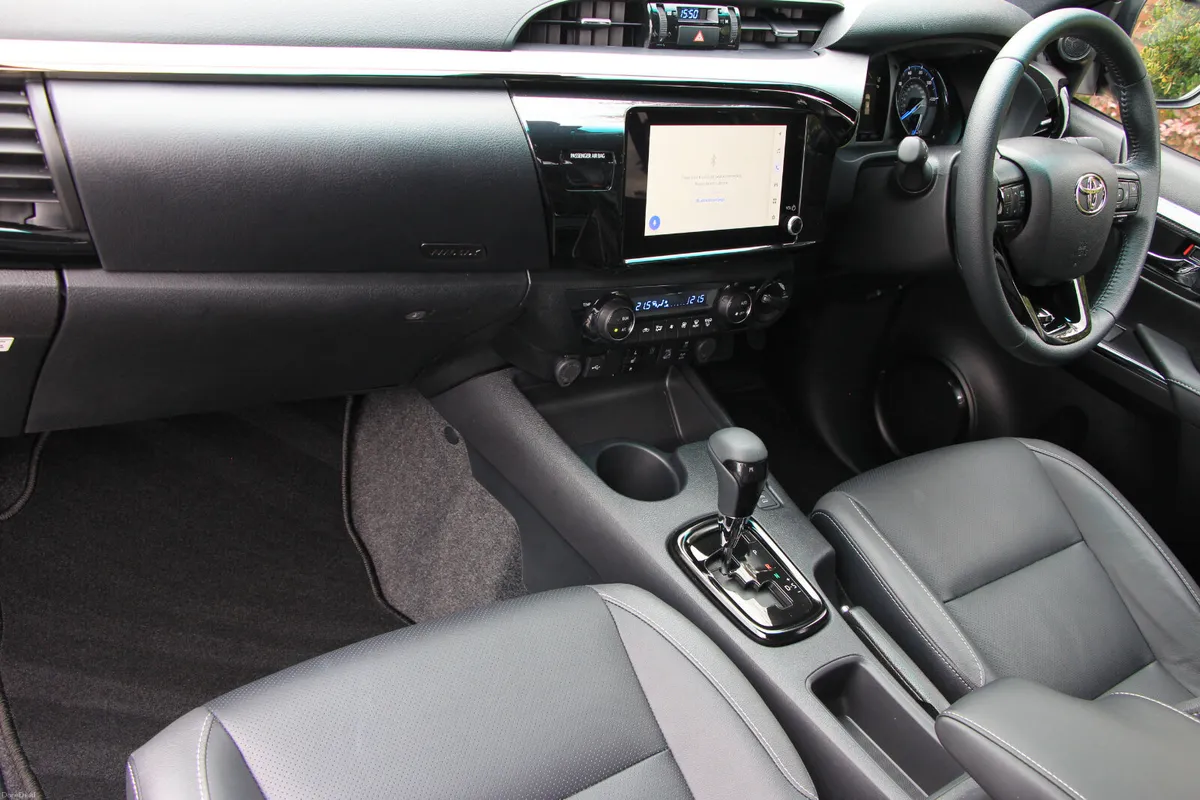 252 Hilux Invincible X * Roll cover and bars inc - Image 1