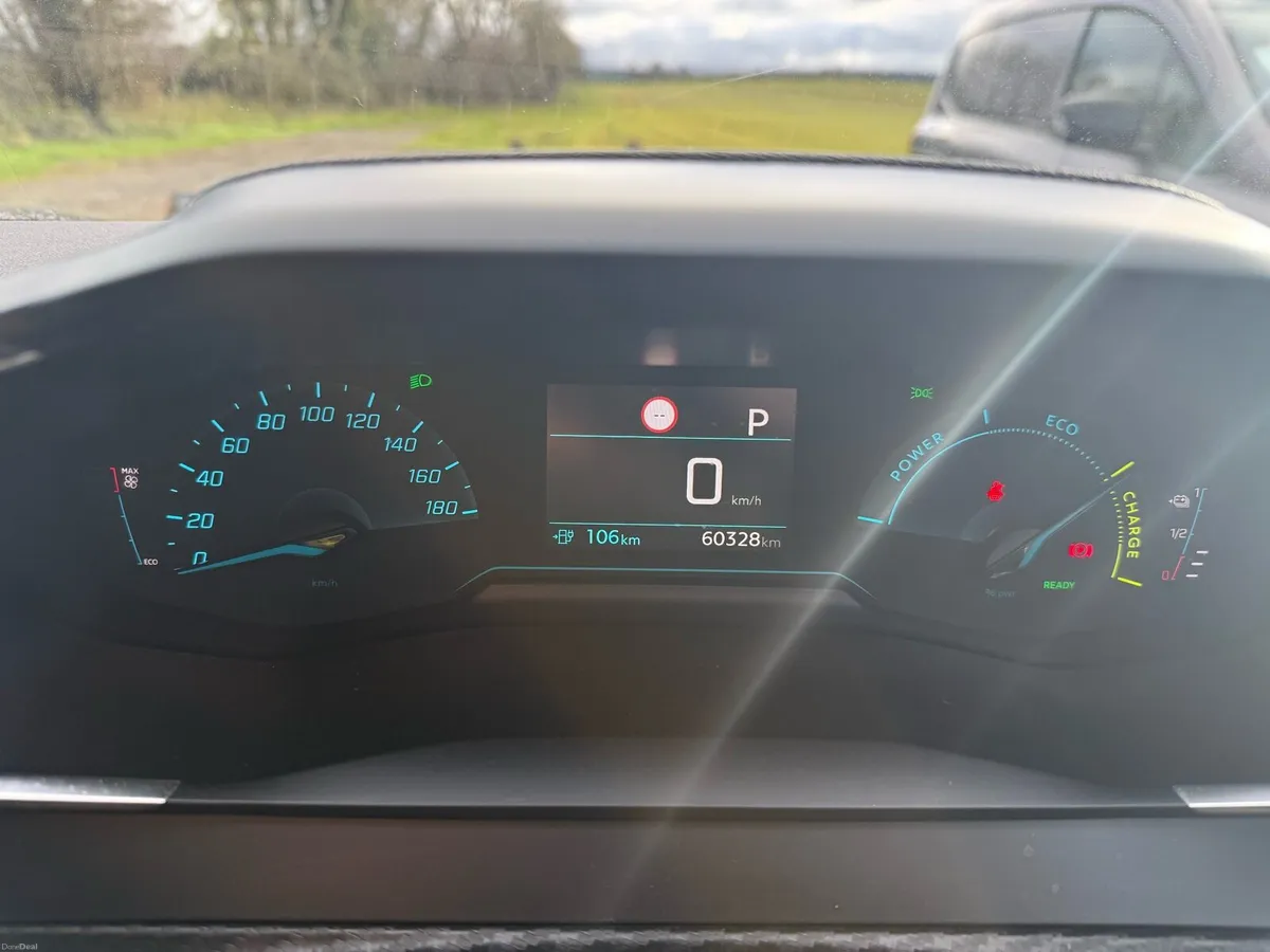 Peugeot E208 commercial - Image 4