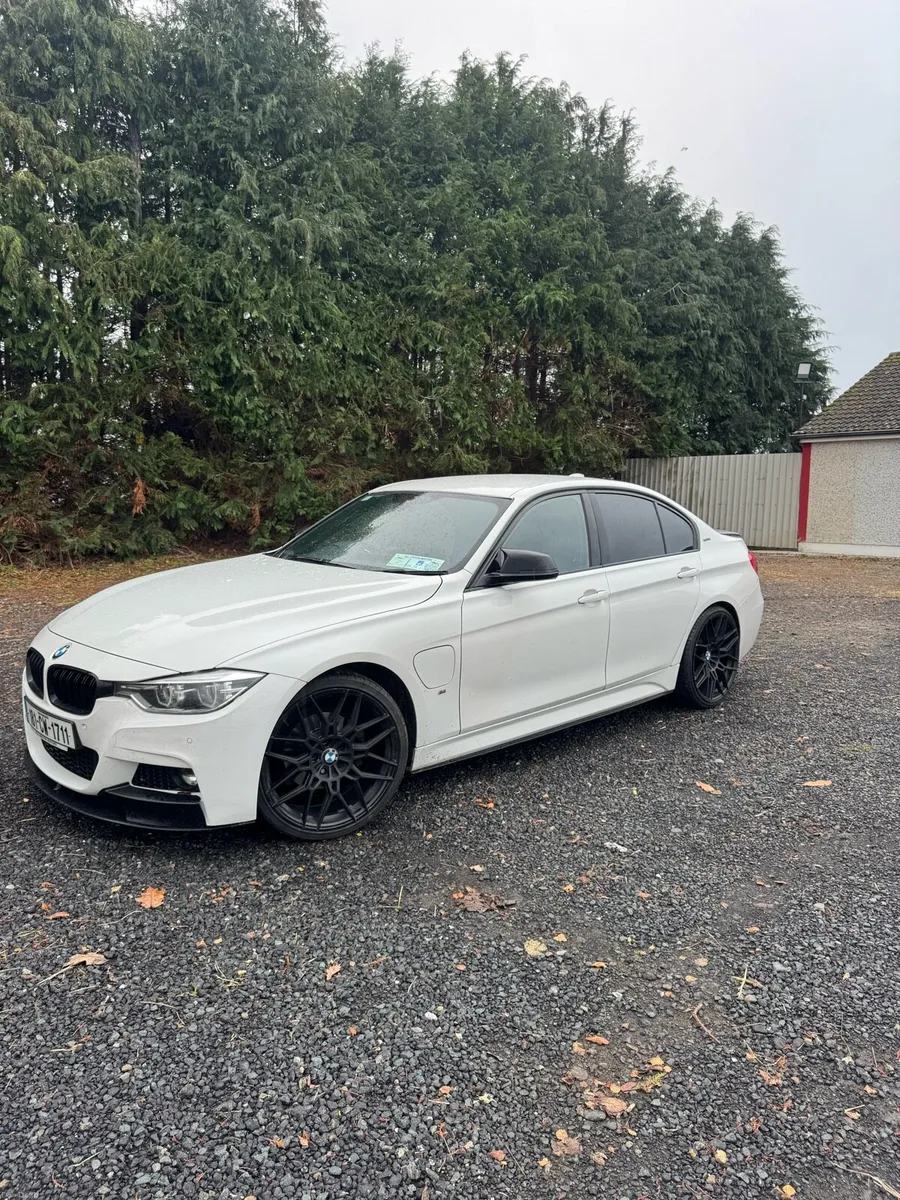BMW 330e - Image 1