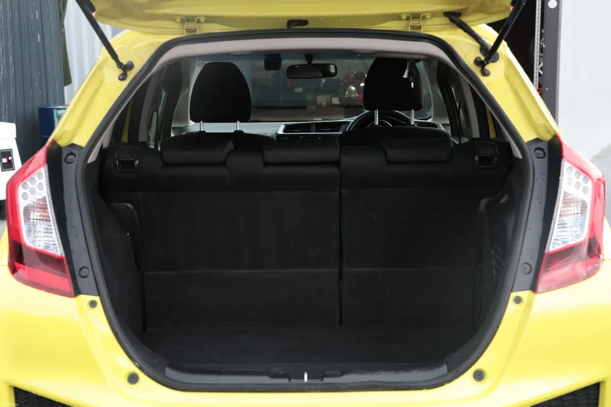HONDA FIT HYBRID YELLOW 2013 - Image 5