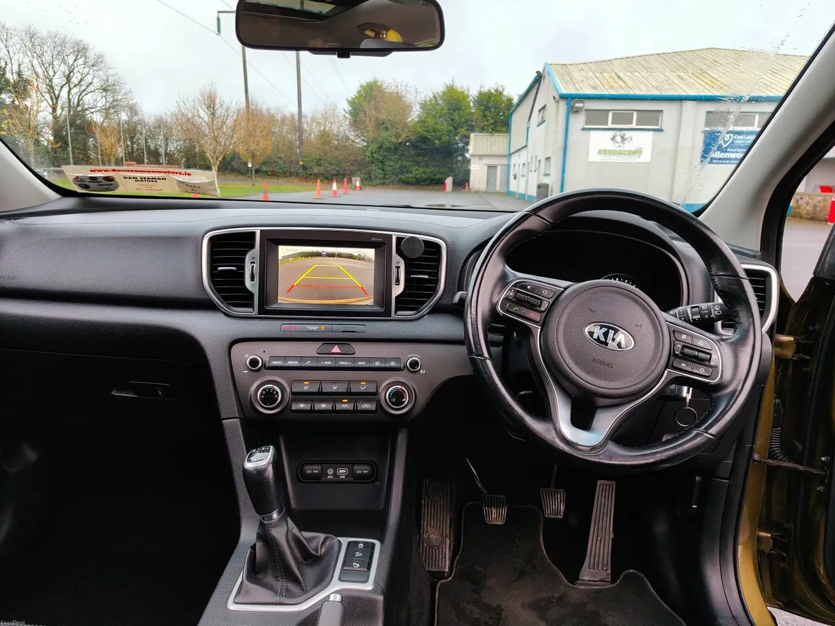 17 KIA SPORTAGE  LOW MIL - Image 6