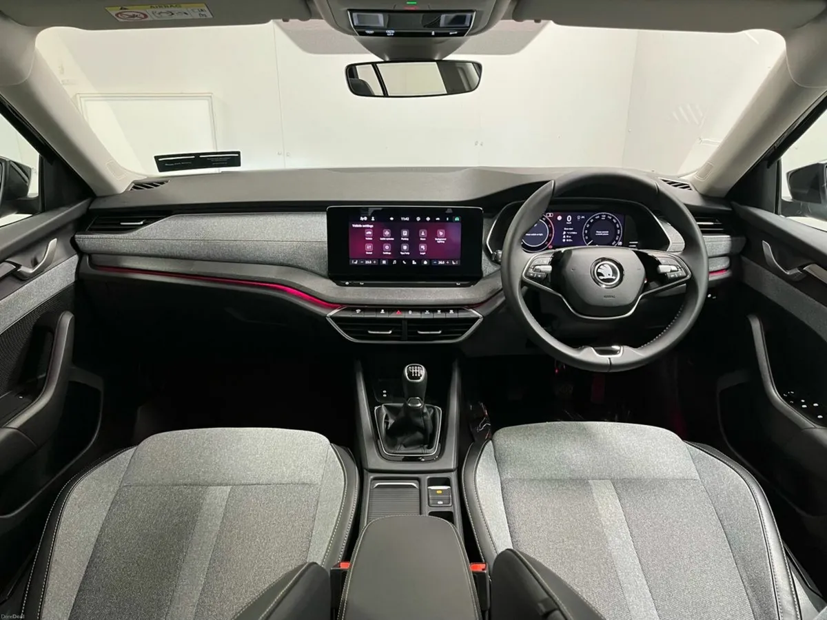 Skoda Octavia Selection+ Combi 2.0TDI 115BHP - Rev - Image 4