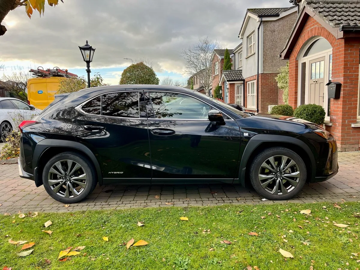 Lexus UX250 F Sport Hybrid Top Spec. - Image 4