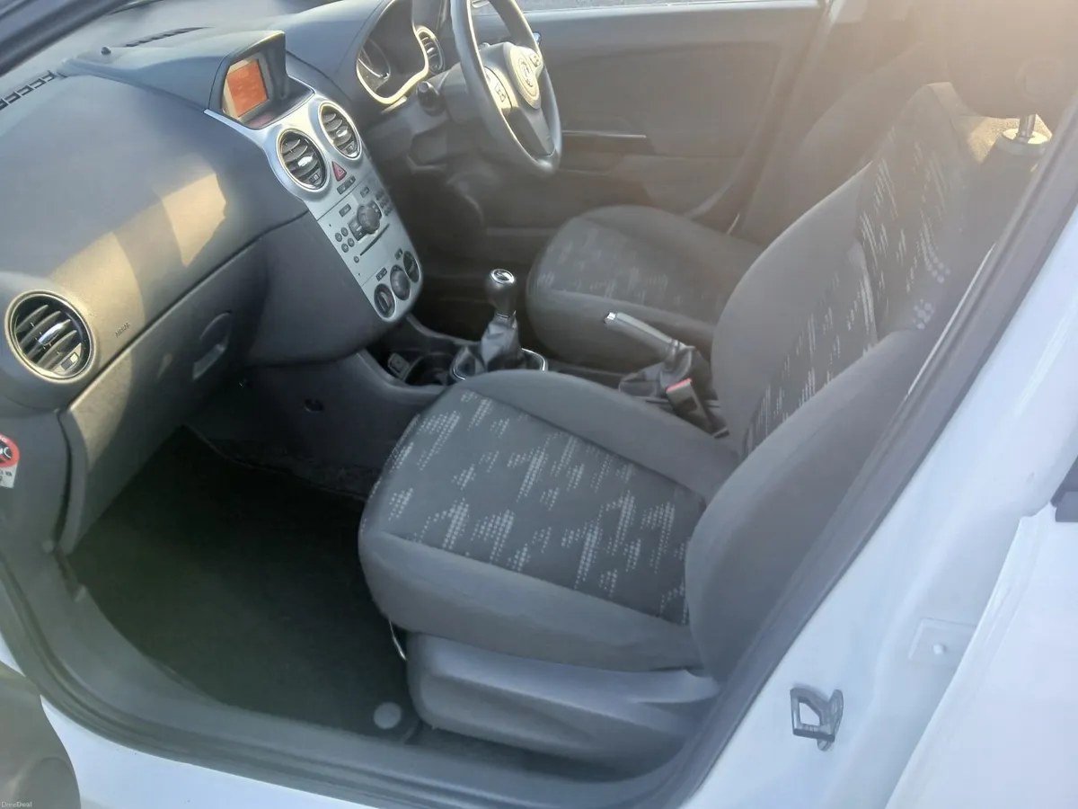 2014 corsa  white - Image 5