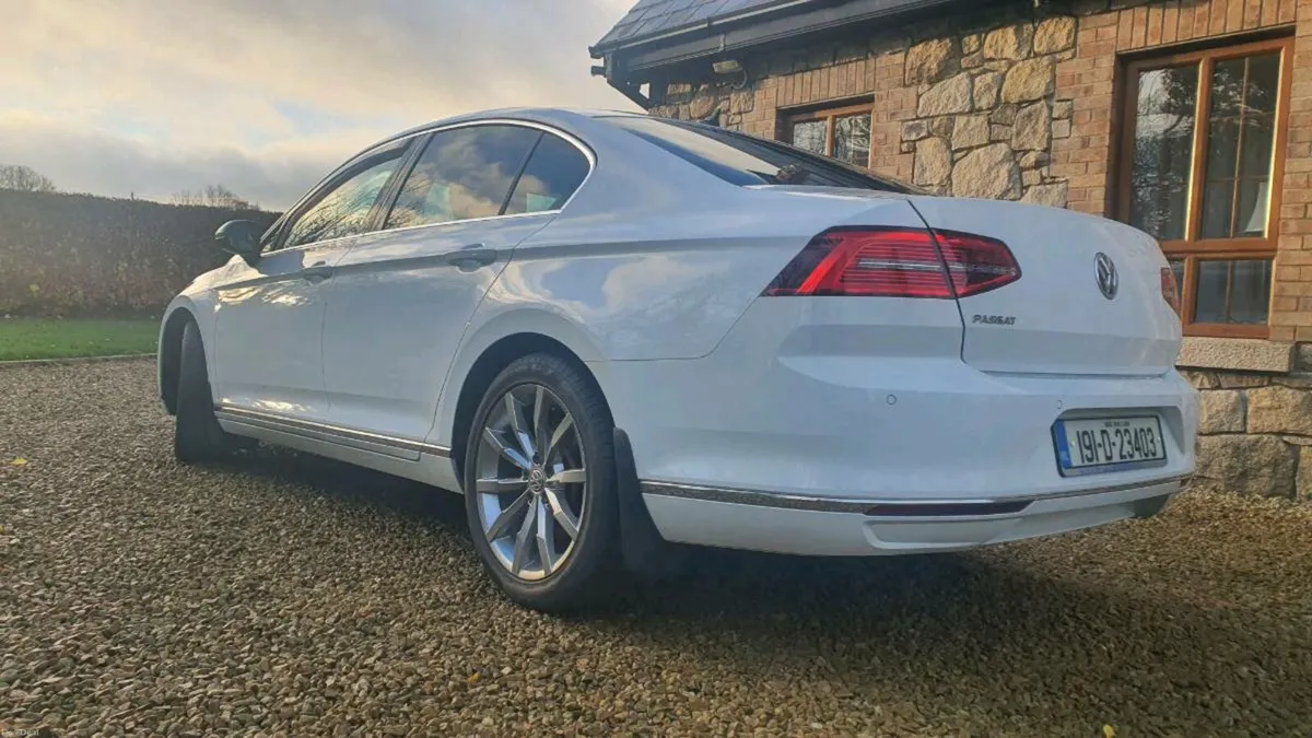 191 Volkswagen Passat 2.0 DSG TDI  Highline + - Image 4
