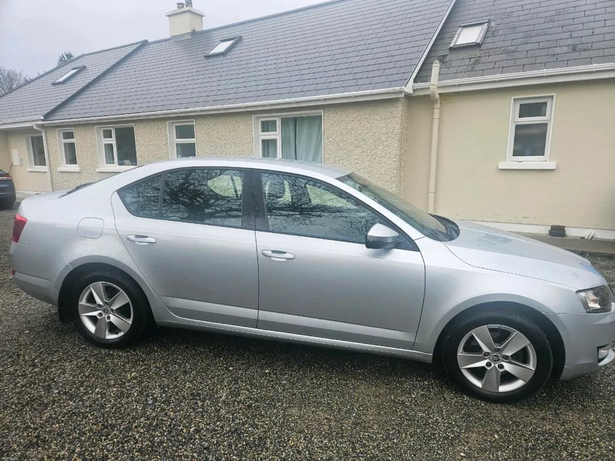 Scoda octavia 2.0 Automatic  low mileage - Image 3