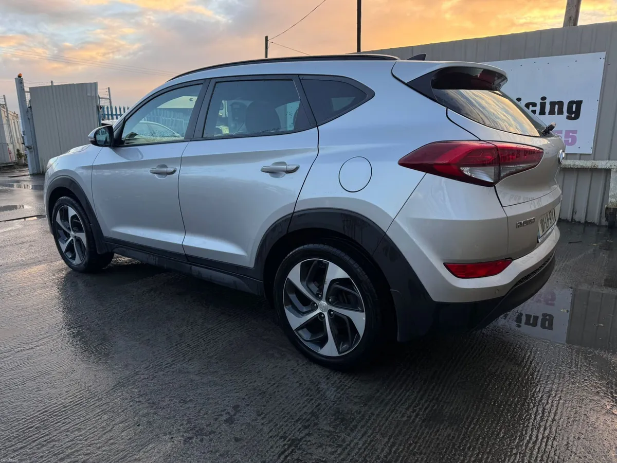 2018 Hyundai Tucson 1.7 D Premium Pan Roof - Image 2