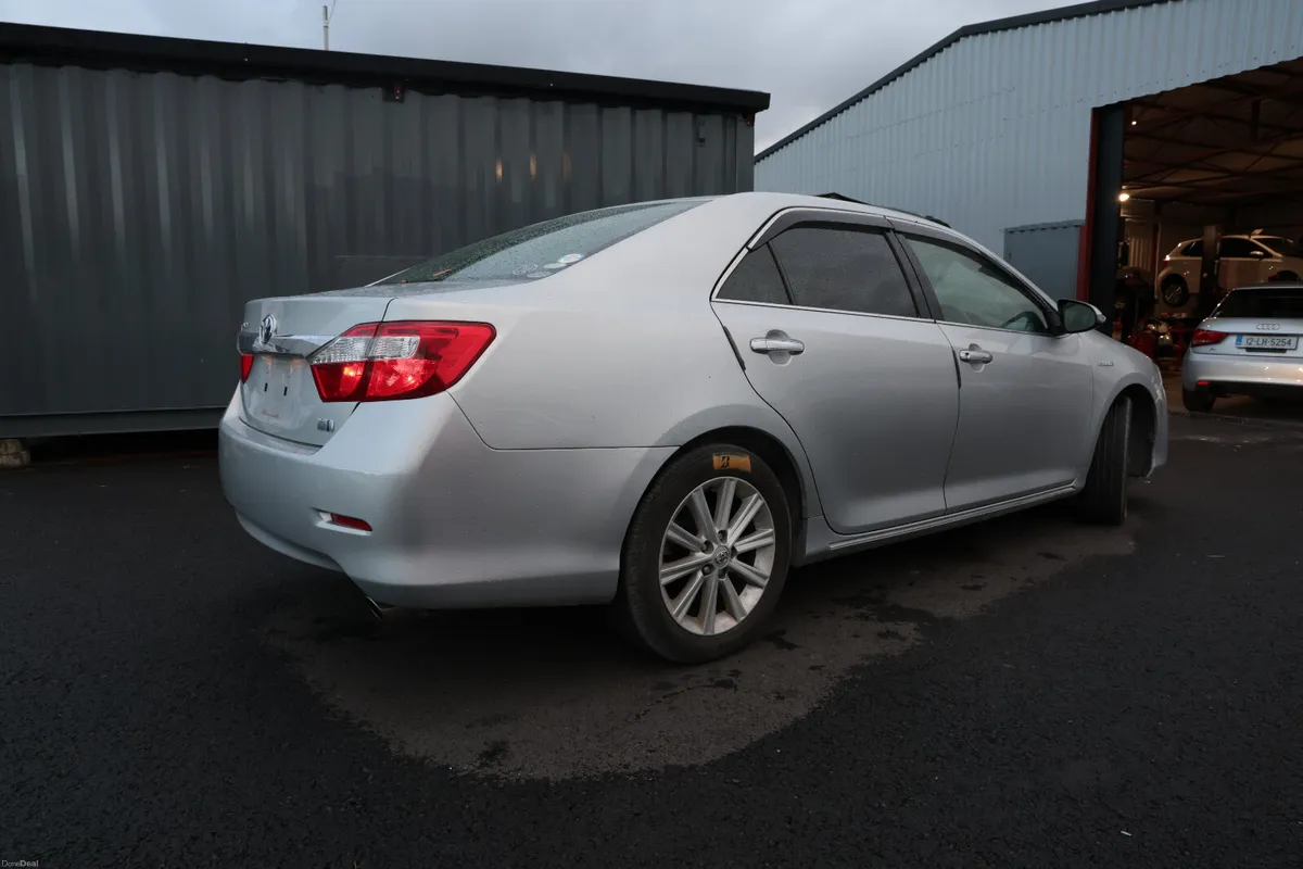 TOYOTA CAMRY 2012 SILVER HYBRID - Image 3