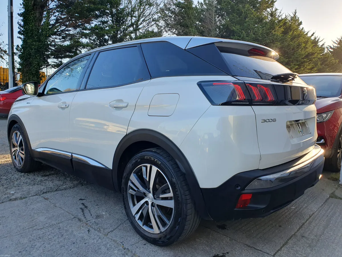 2022 PEUGEOT 3008 ALLURE PETROL PLUG IN HYBRID - Image 4