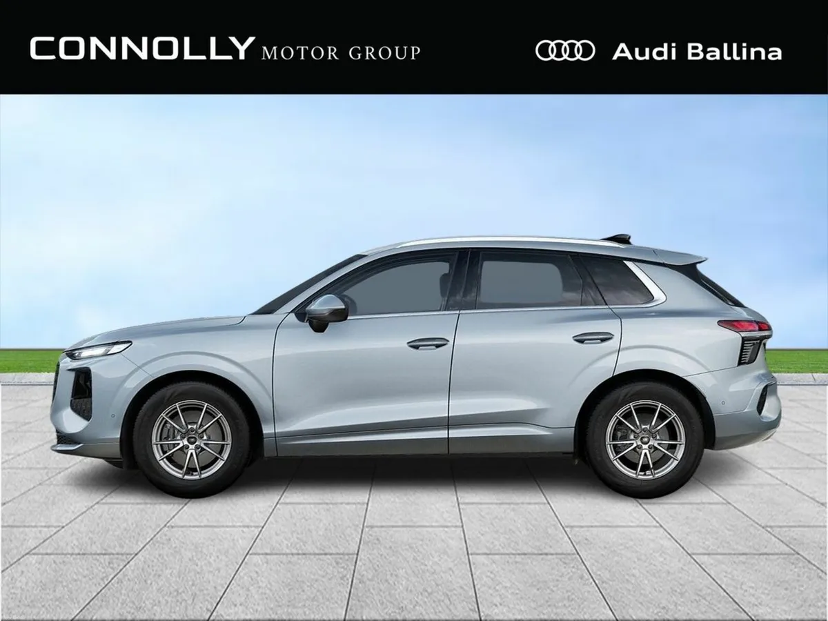 Audi Q3 SE AUTO WITH TECH PACK AND TINTED WINDOWS - Image 2