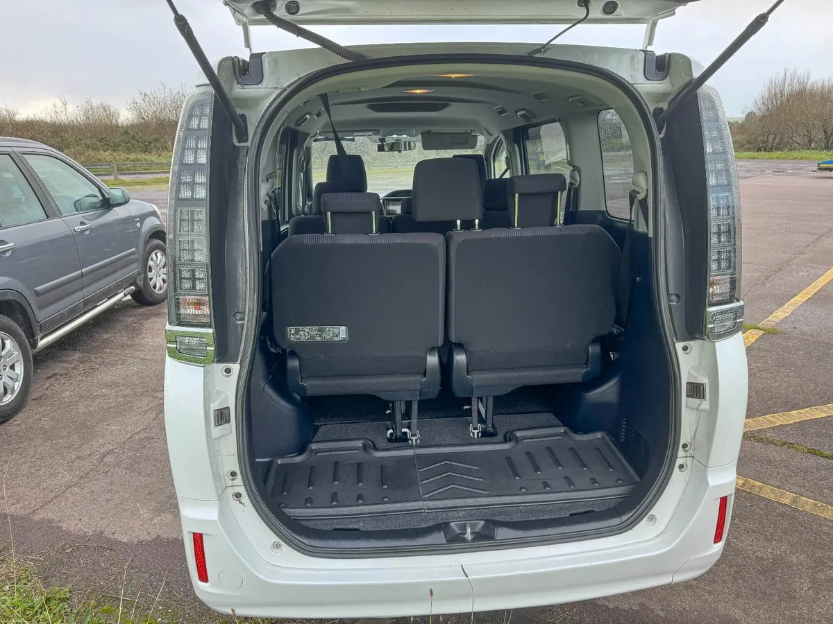 Toyota Voxy 2014 2 Lt Petrol  8 Seats - Image 3