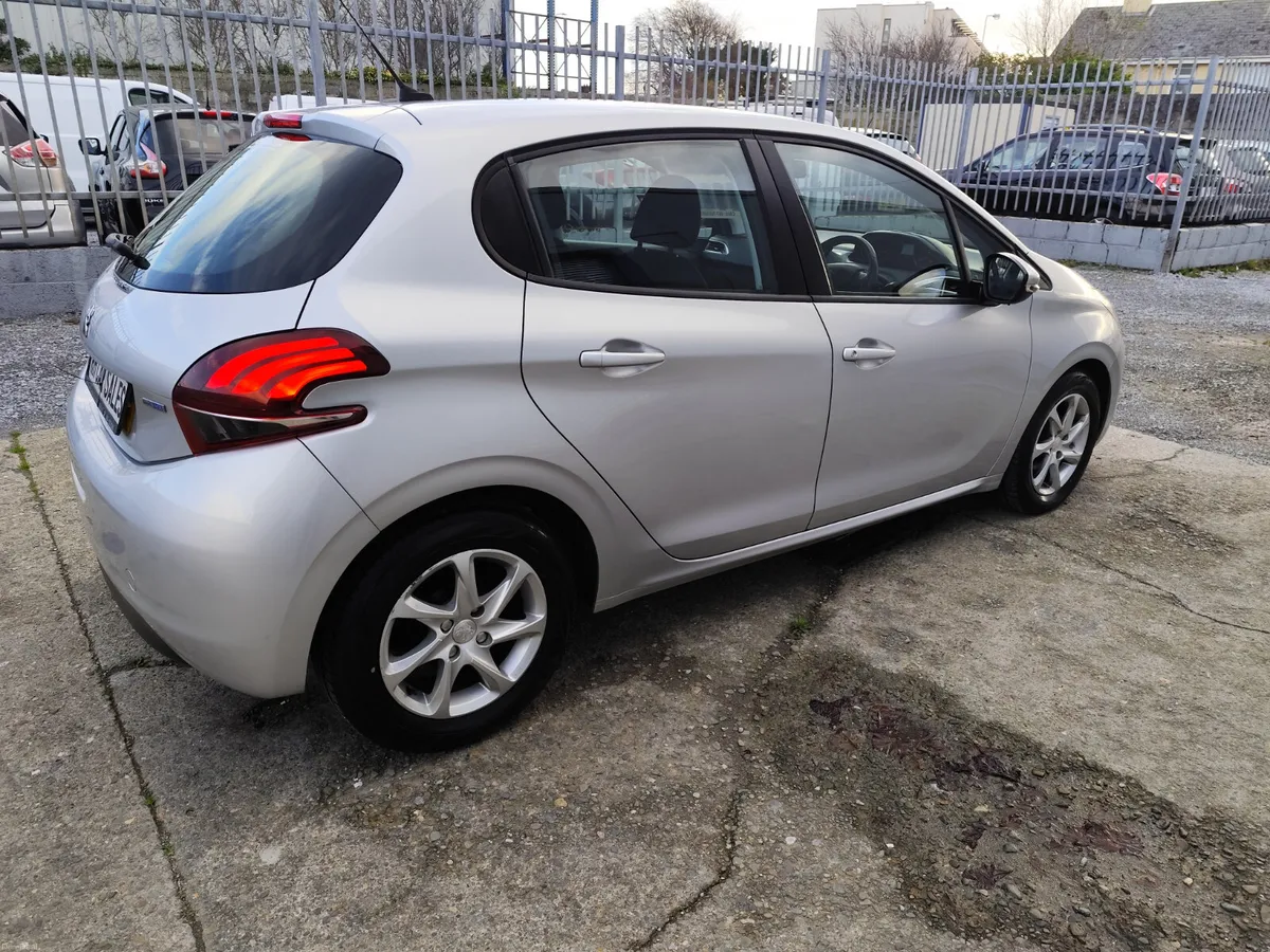 2016 Peugeot 208  1.6 hdi active - Image 4