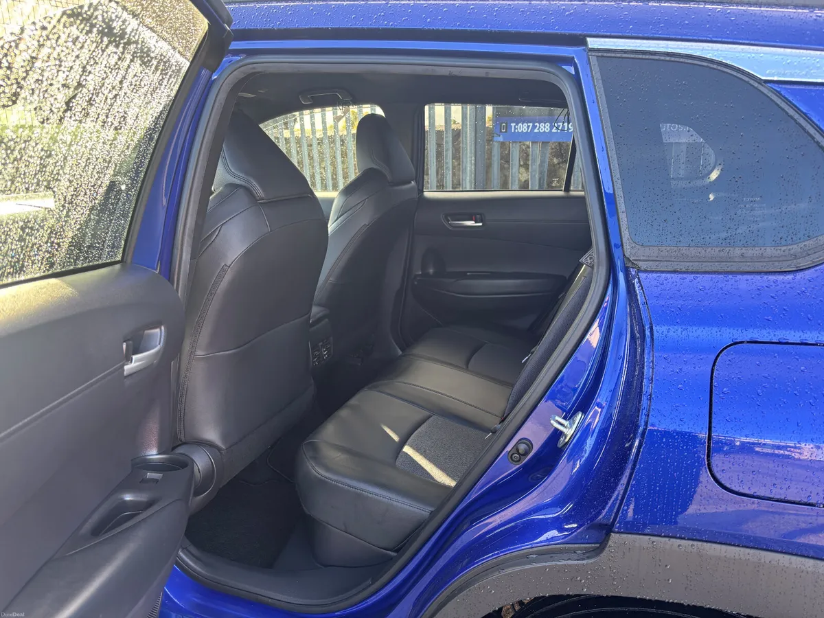 Toyota Corolla Cross Hybrid 2023 - Image 4