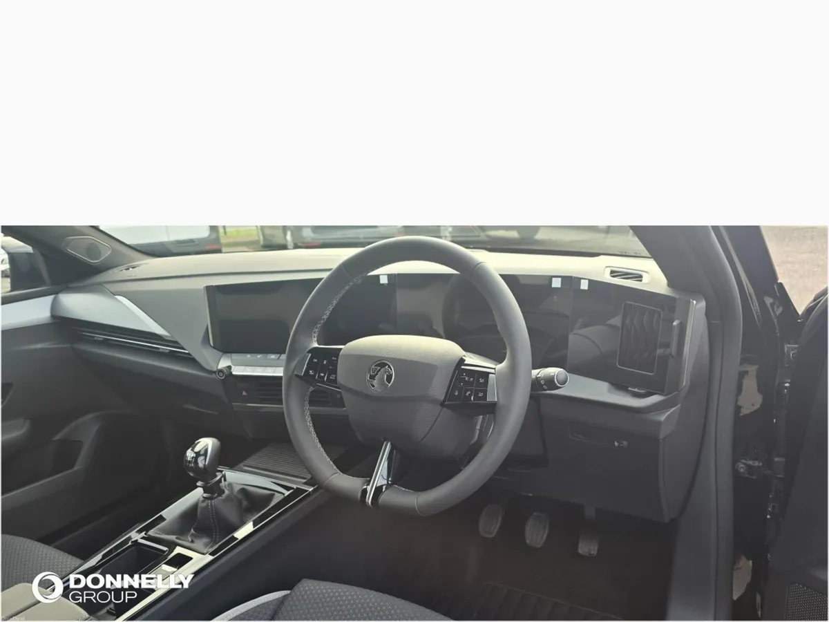 Vauxhall Astra Hatchback Griffin - Image 4