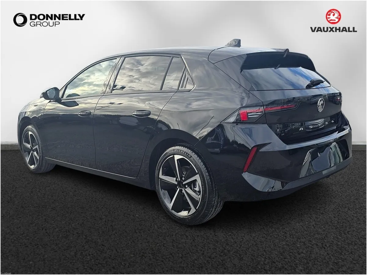 Vauxhall Astra Hatchback Griffin - Image 2