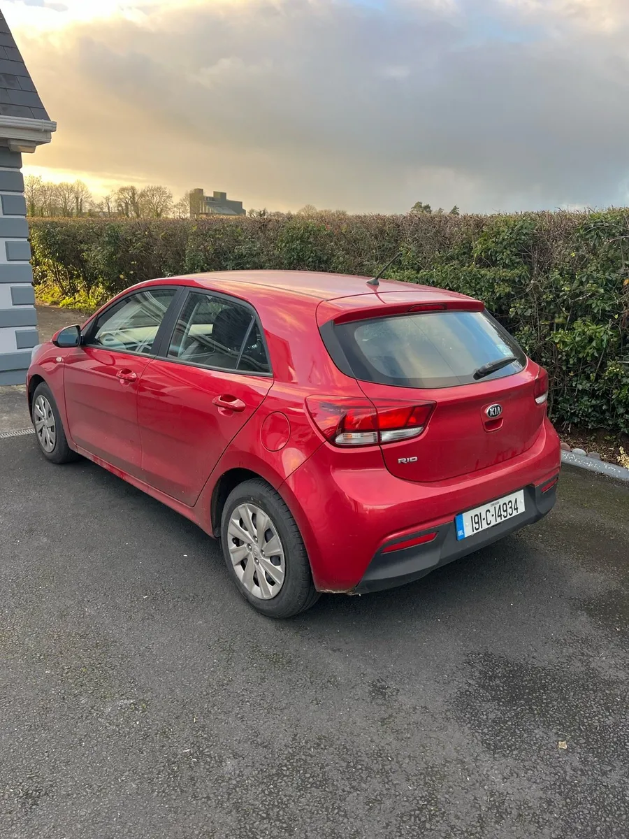 2019 Kia Rio - Image 2