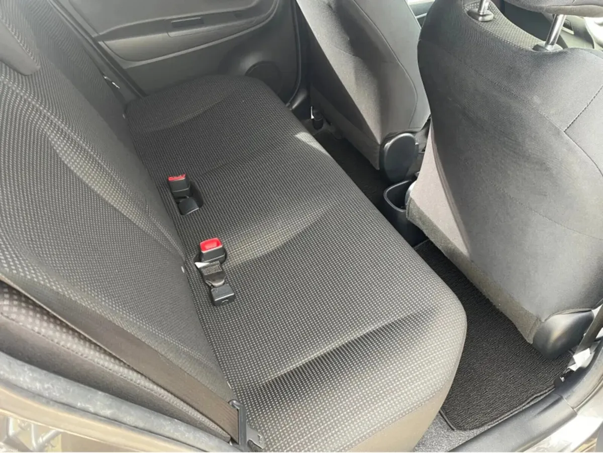 Toyota Vitz NSP 130 CVT 5DR AUTO - Image 3