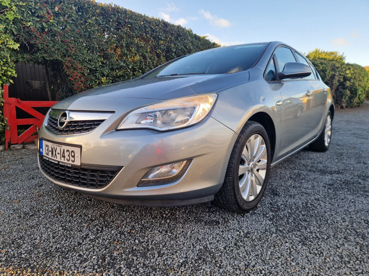 Opel Astra SC 1.7 CDTI 2013 - Image 1