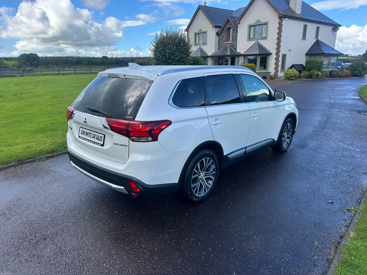Mitsubishi Outlander 4 WD 7 Seater - Image 5