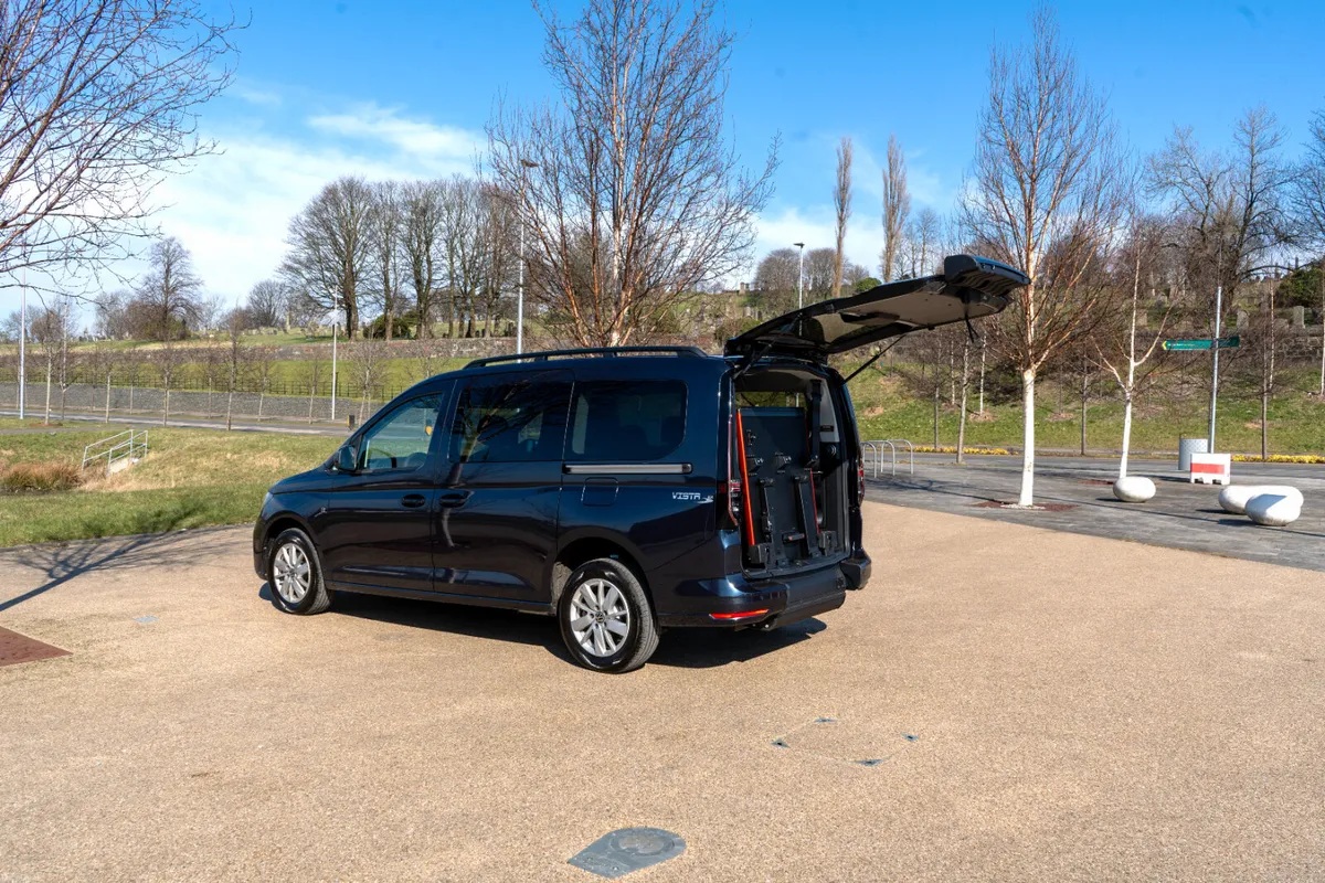 Volkswagen Caddy Maxi Life Wheelchair Taxi Automat - Image 6