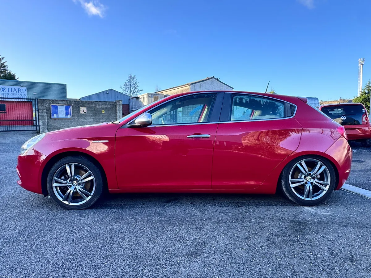 ALFA ROMEO 2015 Red - Image 4