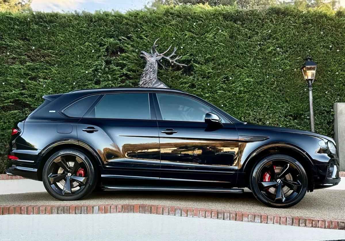 Bentley Bentayga V6 First Edition Hybrid - Image 4