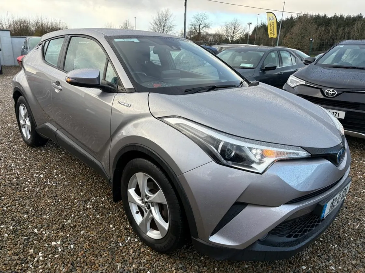 Toyota C-HR Petrol Hybrid Luna Auto - Image 3