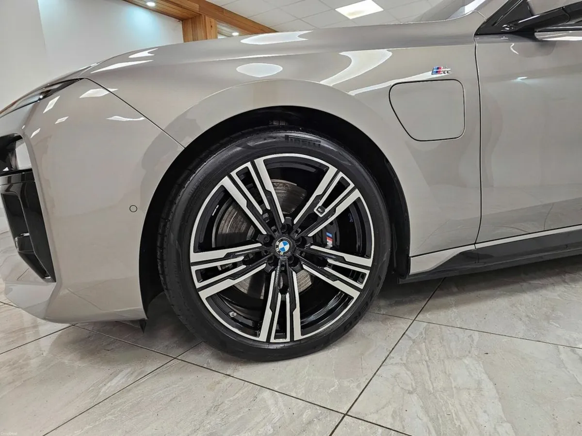 BMW 7-Series STUNNING COLOUR - Image 4