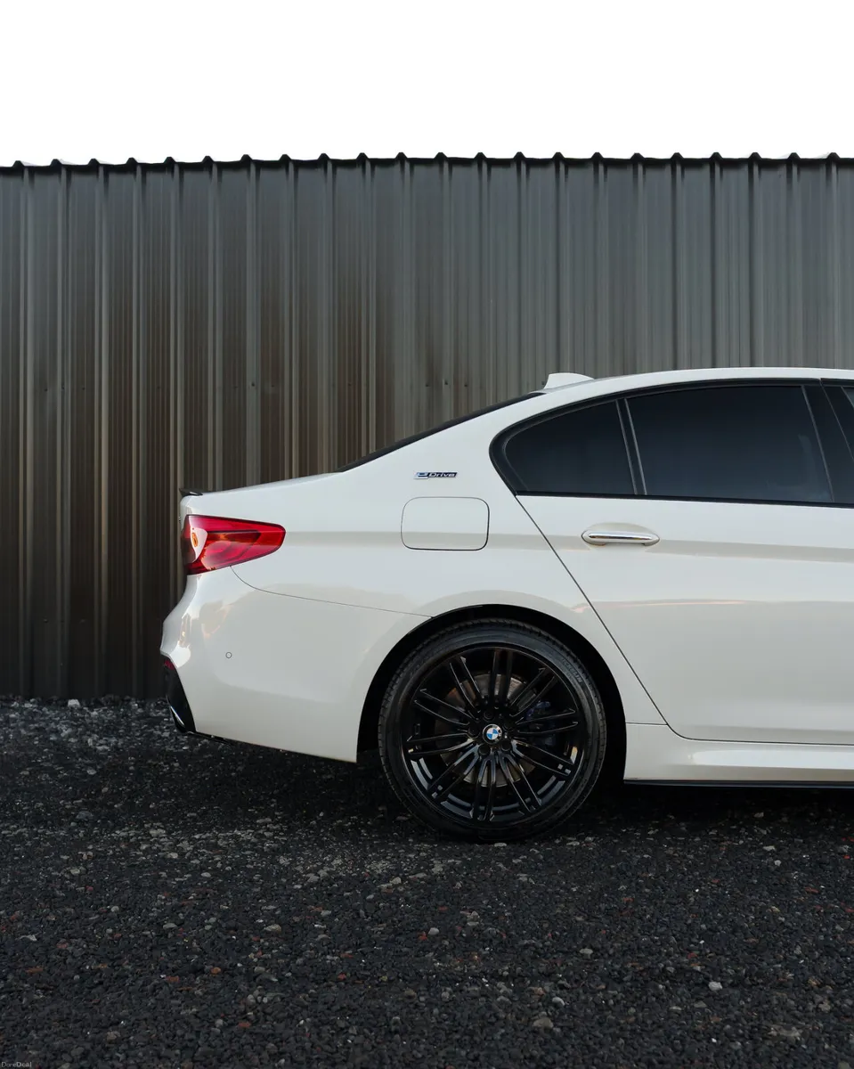 BMW 530e M Sport High Spec - Image 3