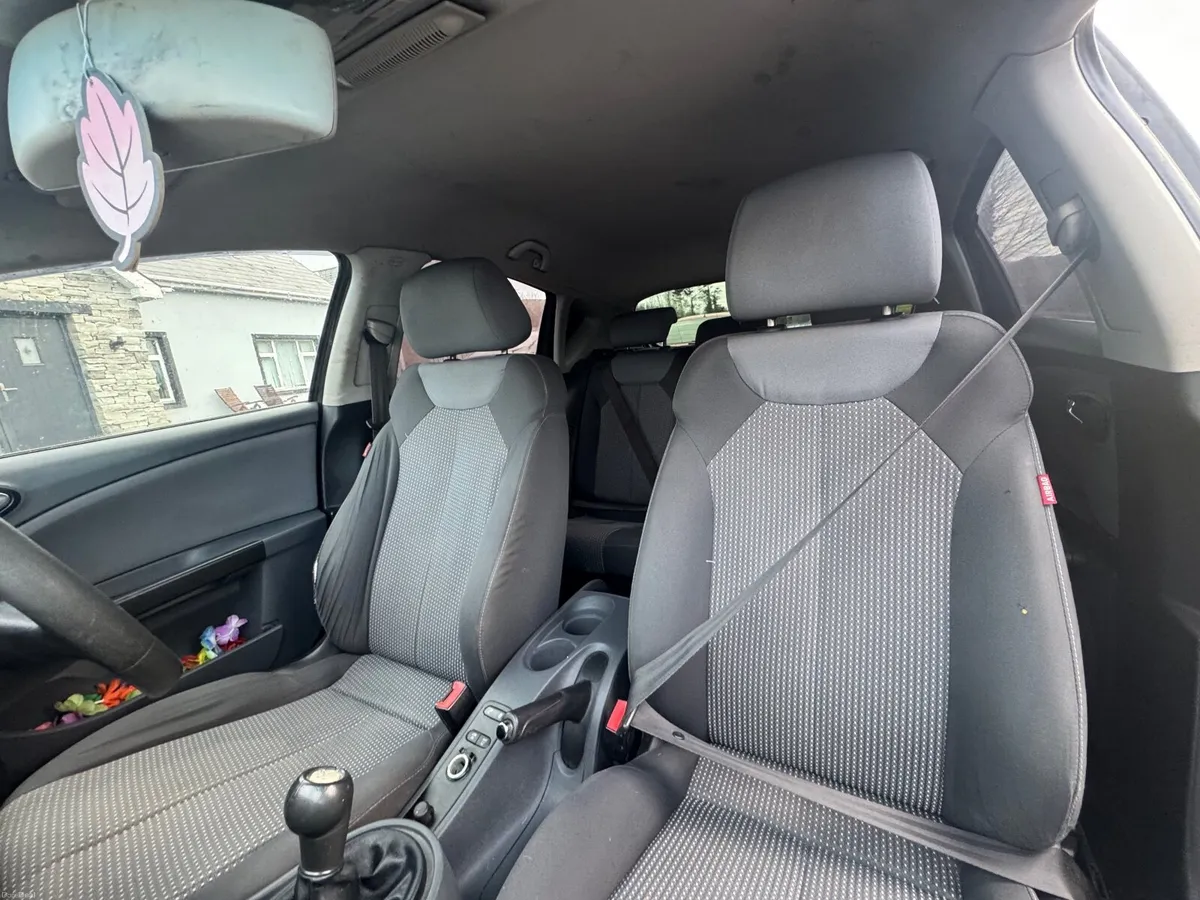 SEAT Leon 2010 - Image 2