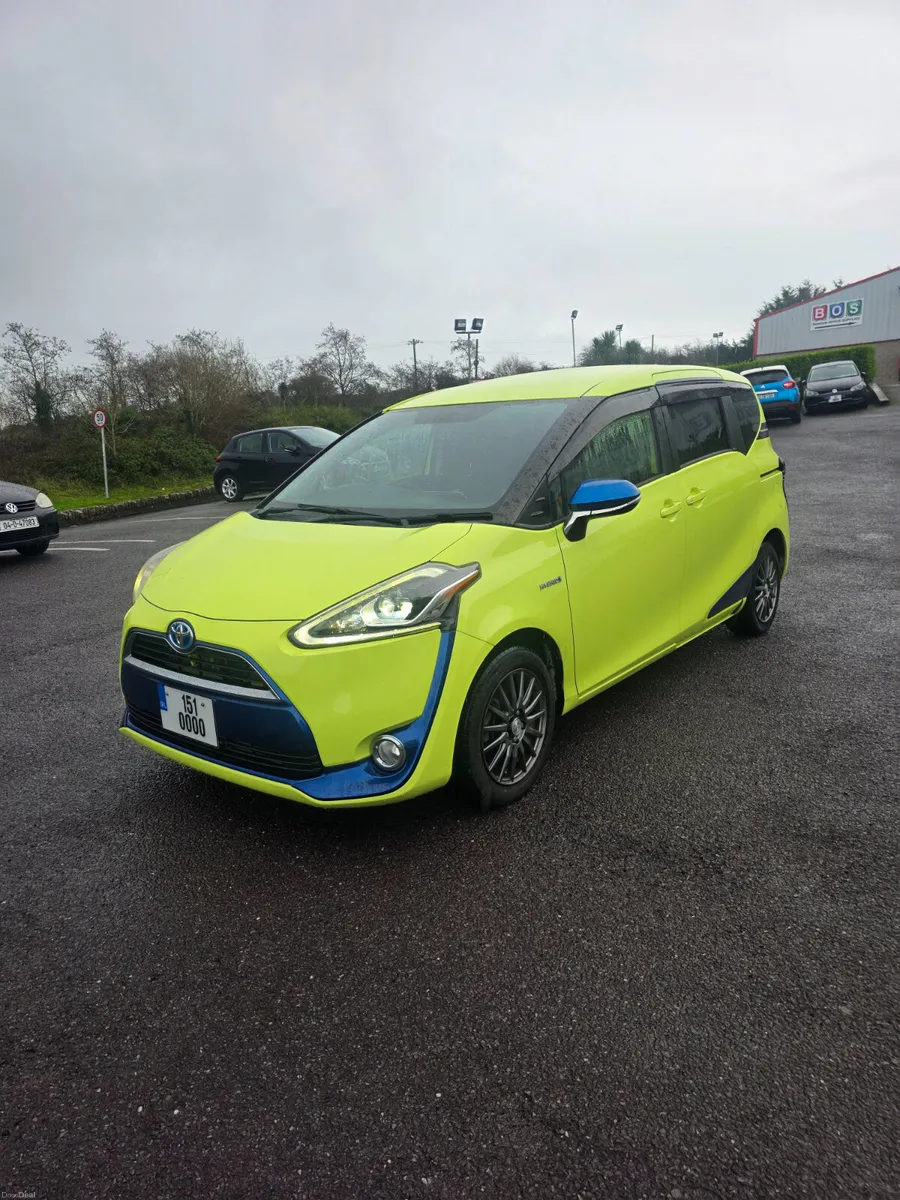 2015 Toyota Sienta  Hybrid - Image 1