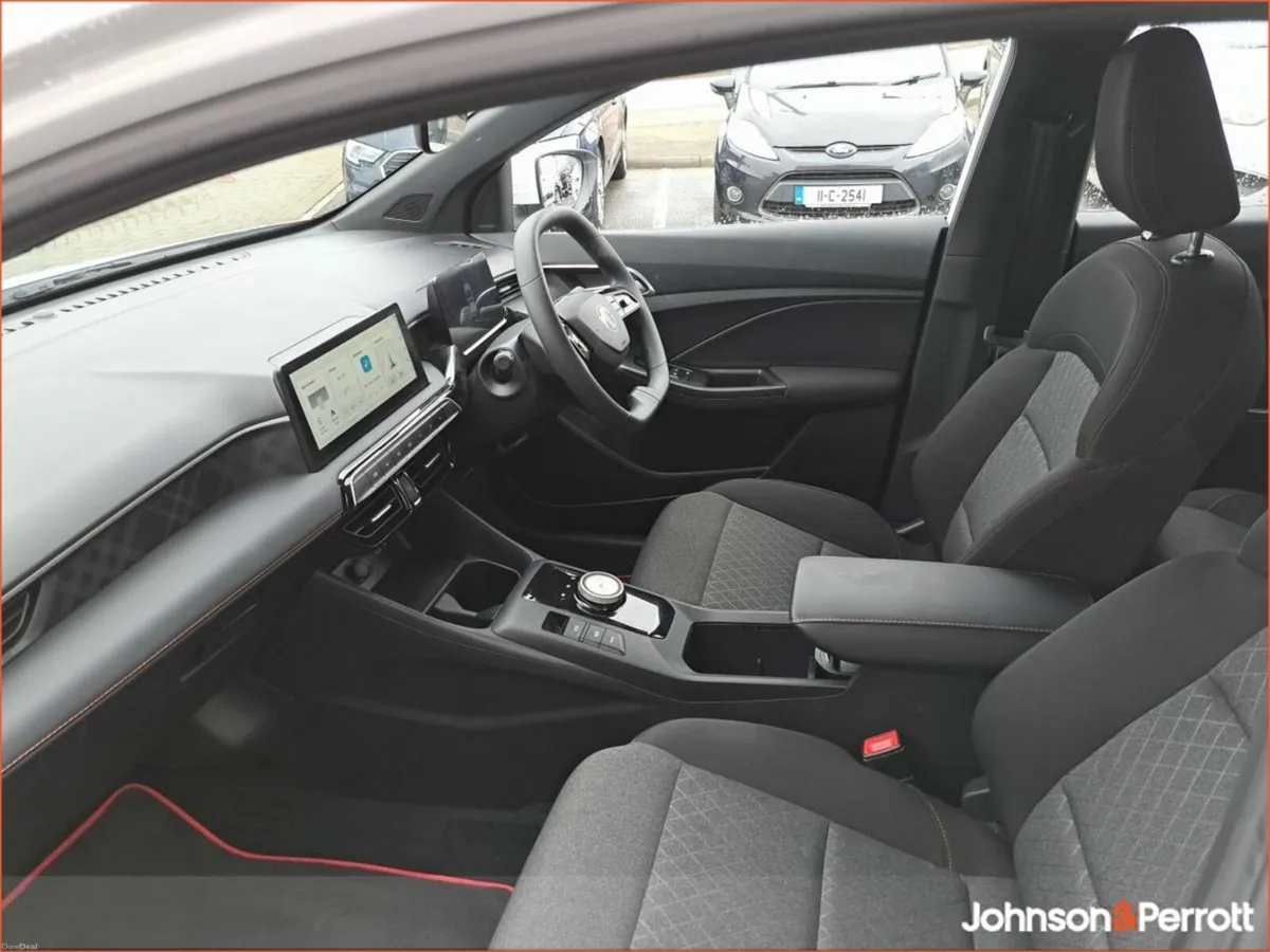 MG MG3 HYBRID AUTOMATIC / DEMONSTRATOR MODEL / SAV - Image 3