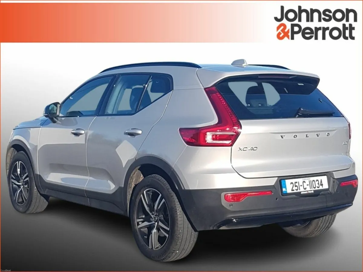 Volvo XC40 2.0 B3 163bhp MHEV Plus Dark (Heated Wi - Image 3