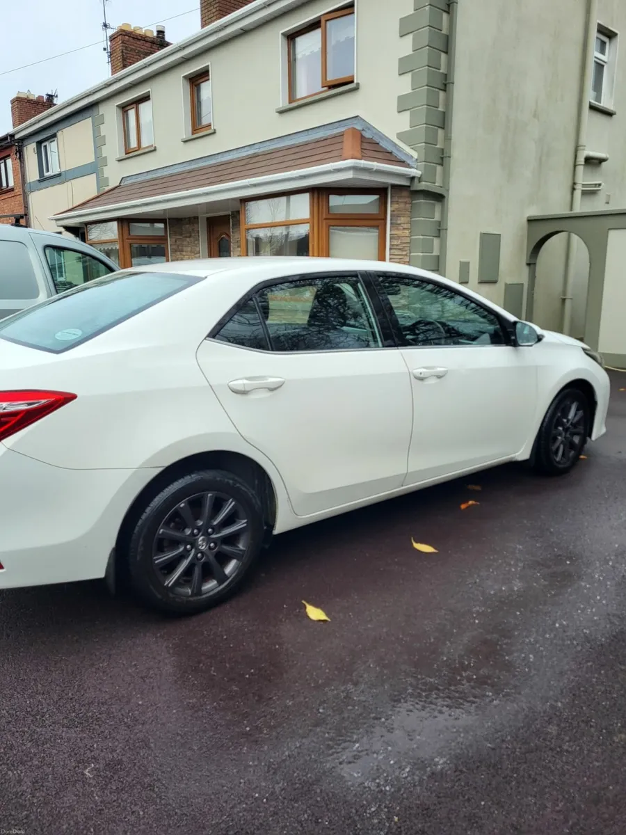 Toyota Corolla 2015 - Image 2