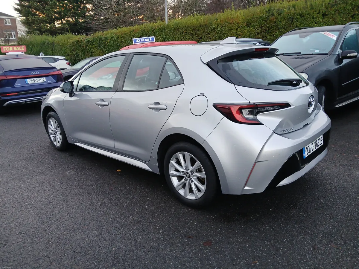 Toyota Corolla hybrid auto 2023 - Image 3