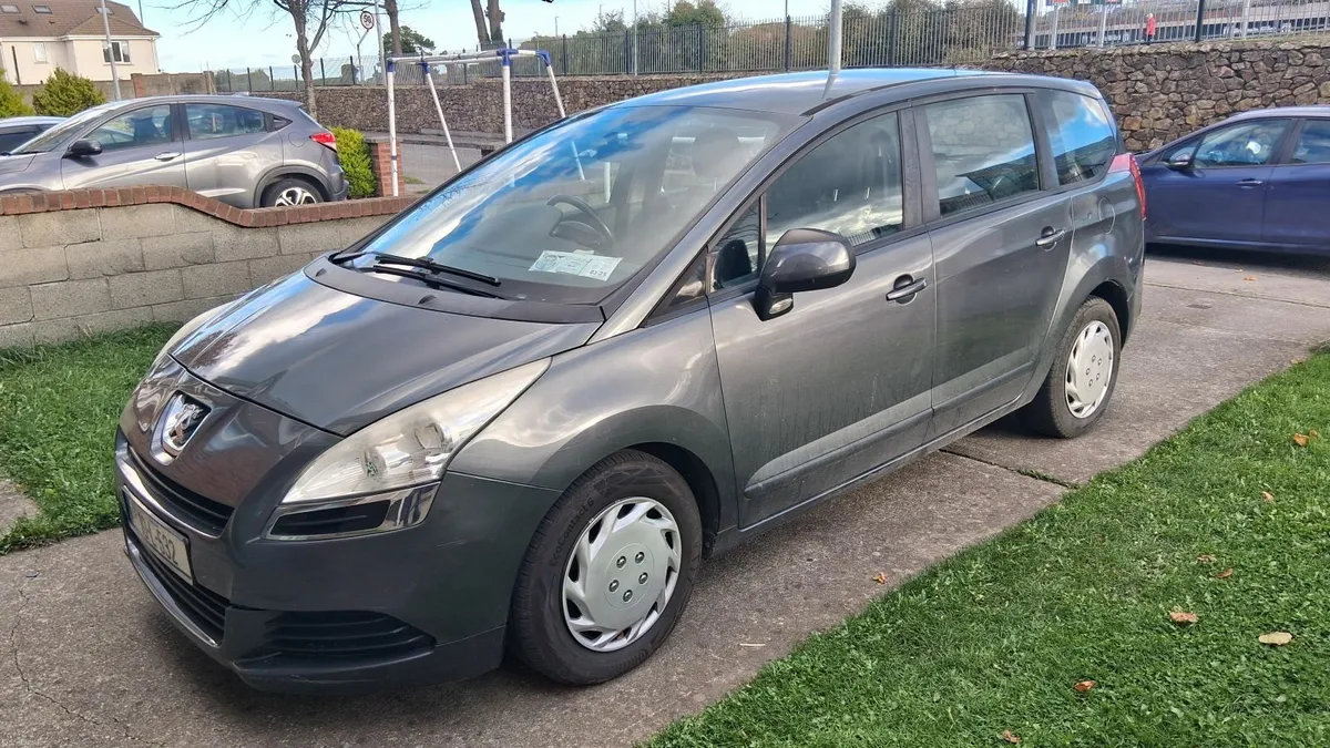 Peugeot 5008 2010 - Image 1
