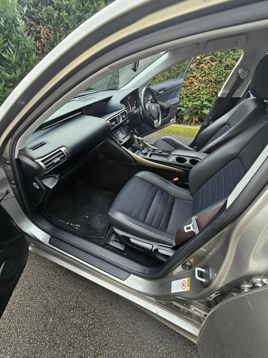 Lexus IS 2014 - Image 4