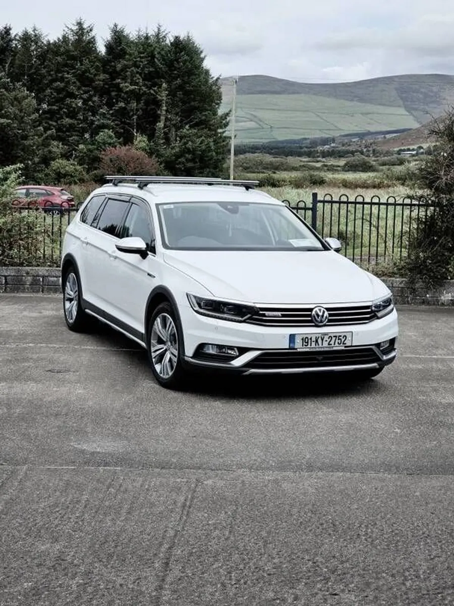 2019 Volkswagen Passat Alltrack 4motion - Image 1