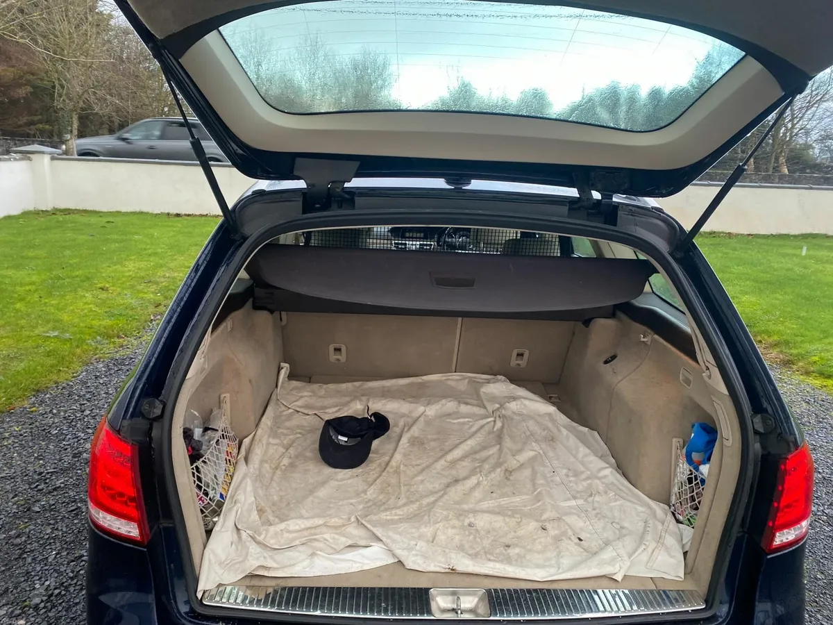 Mercedes-Benz E-Class 2013 - Image 3