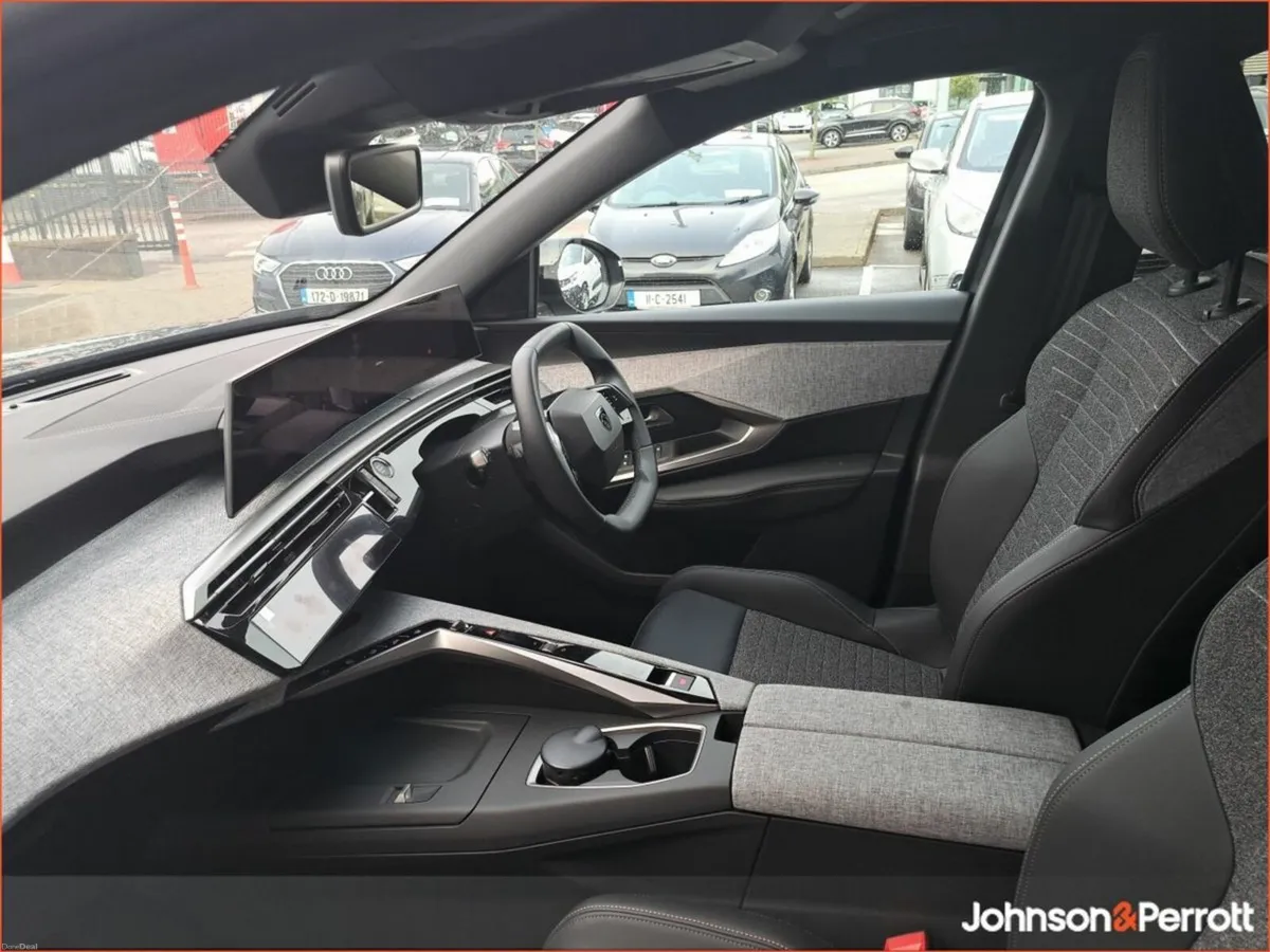Peugeot 5008 1.2 MHEV 145bhp E-DCS6 Allure - Image 3