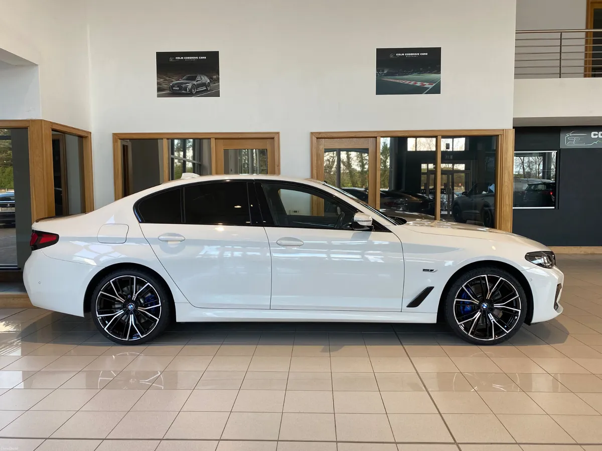 BMW 5-Series 2023 530e M sport Pro Pack - Image 2