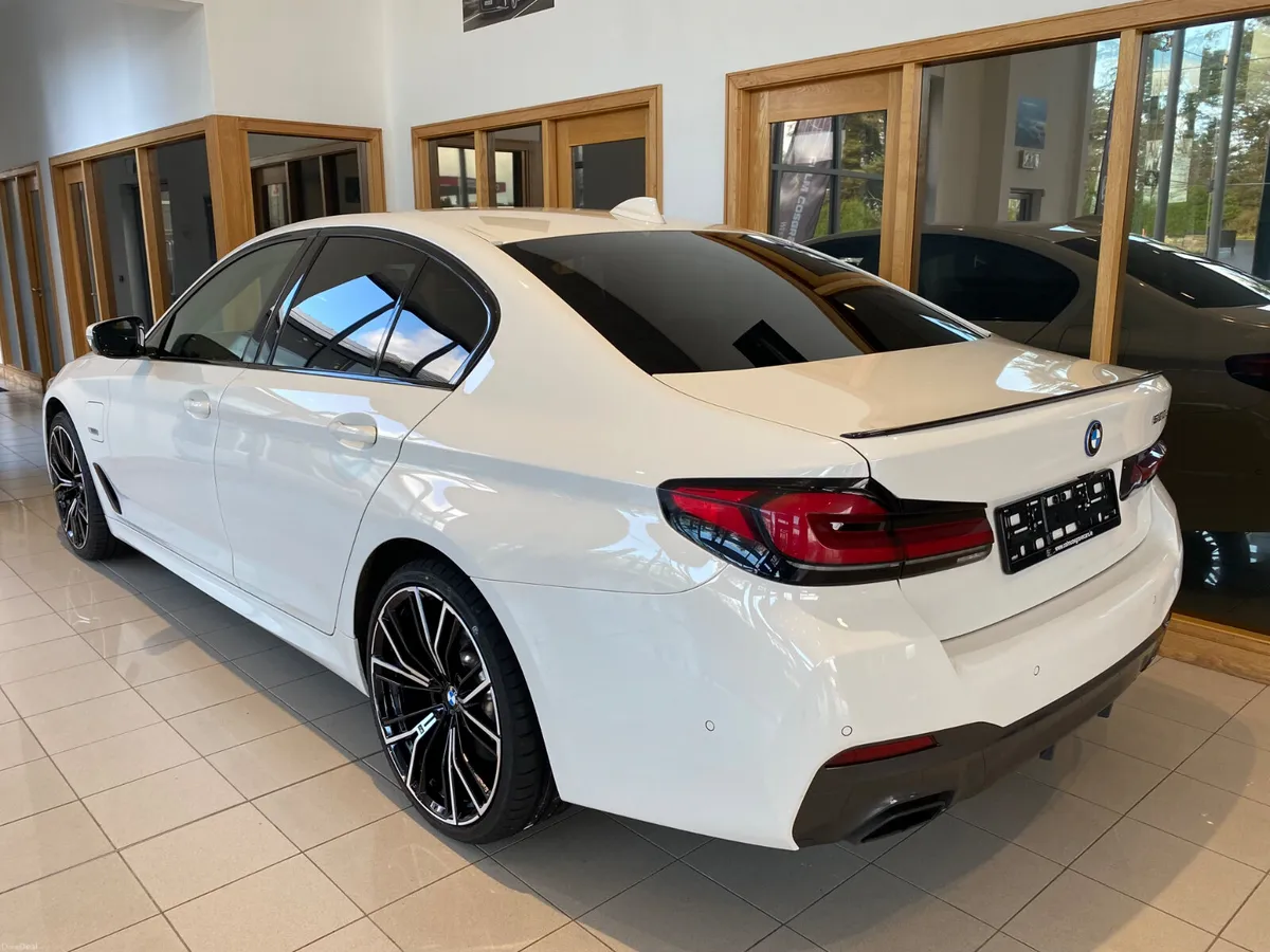 BMW 5-Series 2023 530e M sport Pro Pack - Image 4